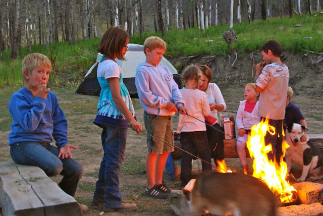 kids-at-campfire1